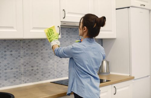 Truques práticos para limpar facilmente a gordura incrustrada na sua cozinha - Jornal da Franca