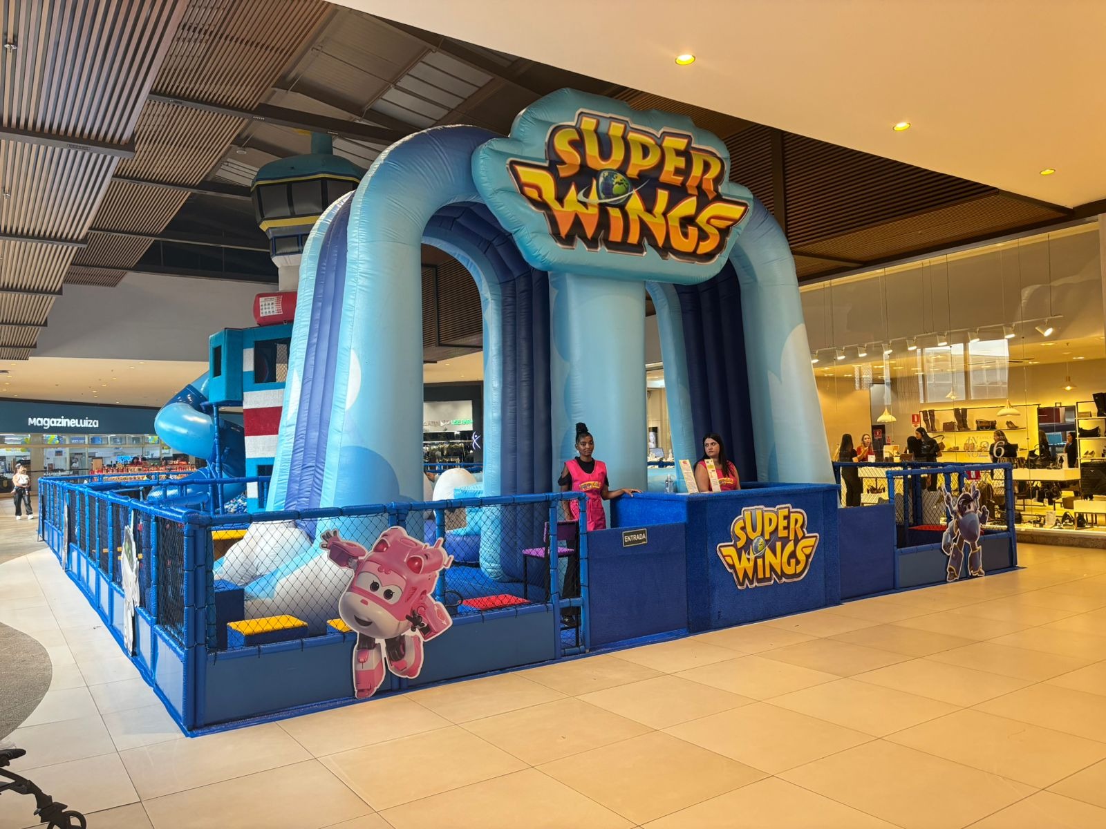 ‘Super Wings’ leva brinquedos infláveis para o Franca Shopping
