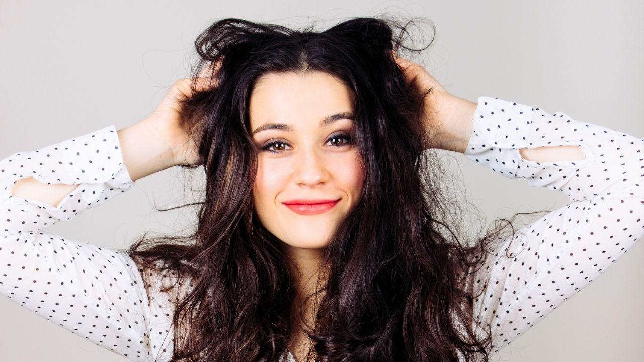 Seu cabelo fica mais bonito quando está sujo? Especialista explica!