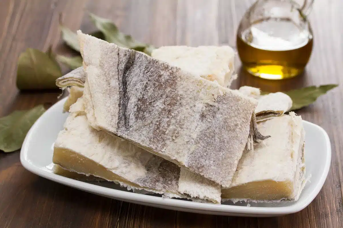 Nunca mais erre ao dessalgar bacalhau com essas dicas simples!