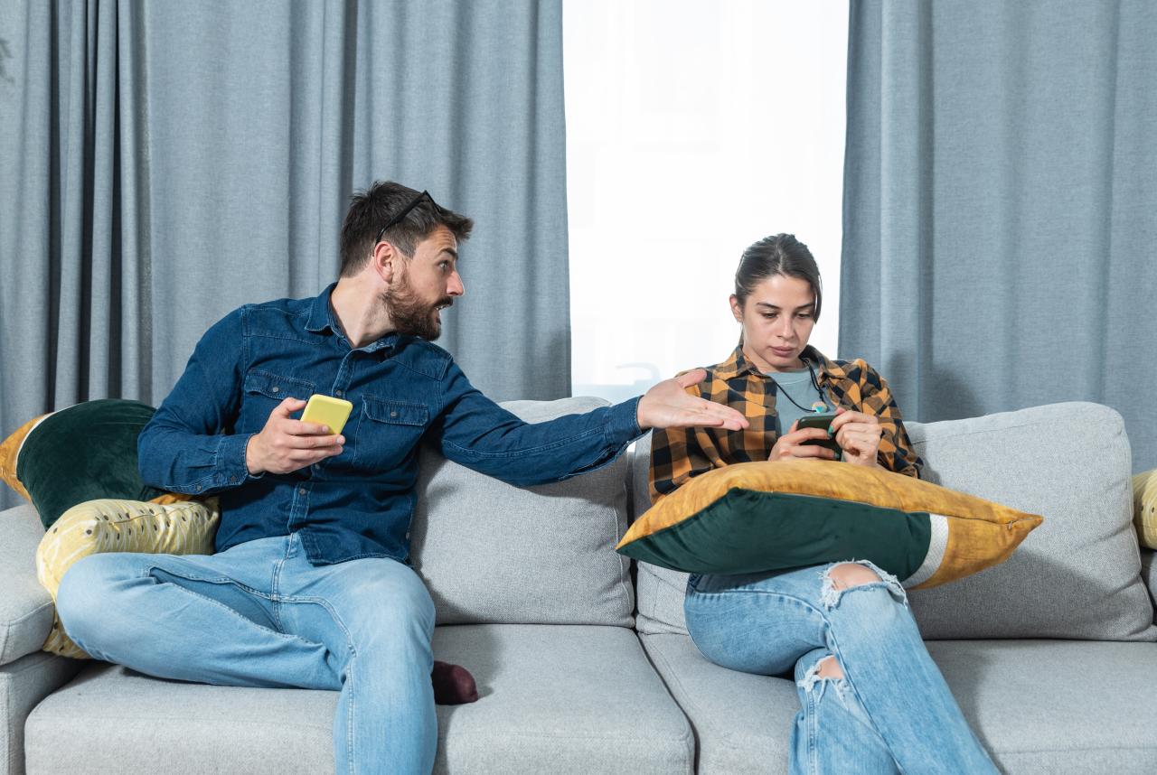 Como a diferença salarial afeta a dinâmica do casal quando o homem ganha menos
