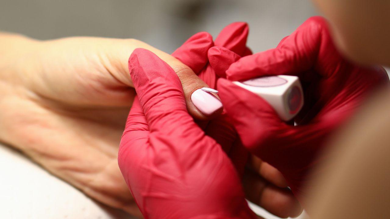 Unhas sujas podem favorecer a presença de microrganismos e aumentar riscos à saude