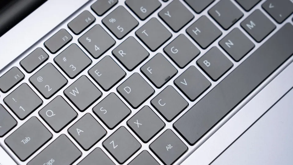 As teclas “F” e “J” do teclado são diferentes. Já pensou porquê?