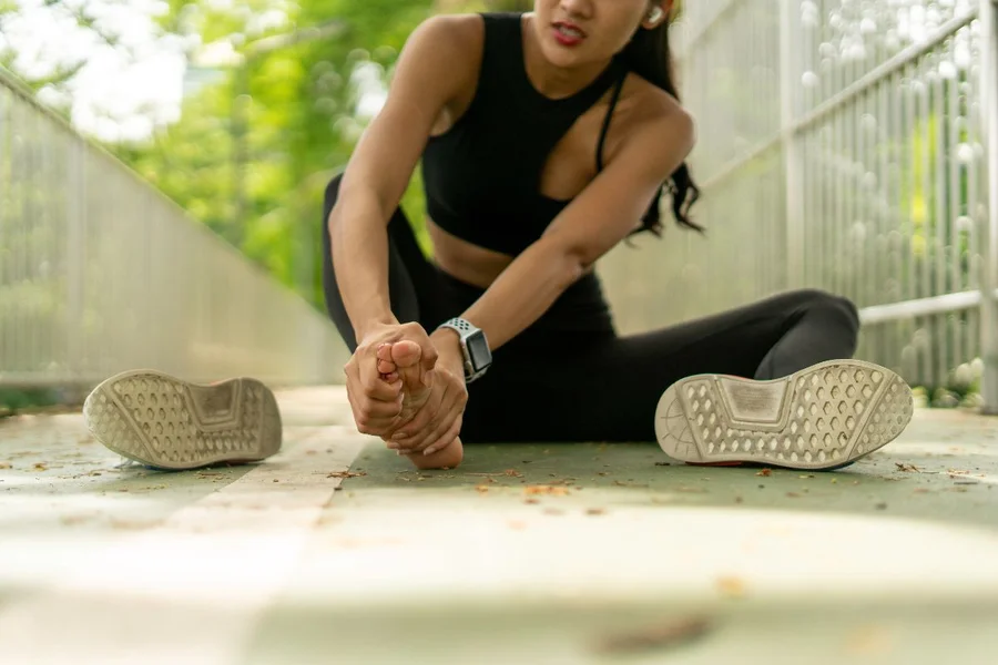 Você corre? Ortopedista faz alerta sobre “virar o pé” na corrida