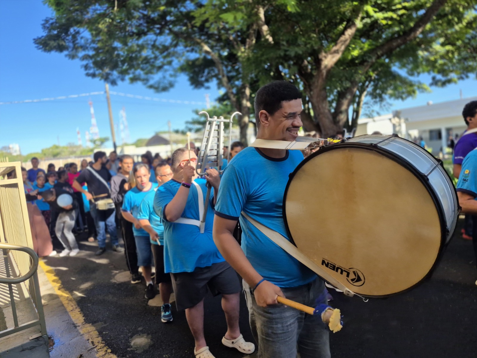 APAE de Franca celebra Dia do Autismo com caminhada interna e reforça inclusão