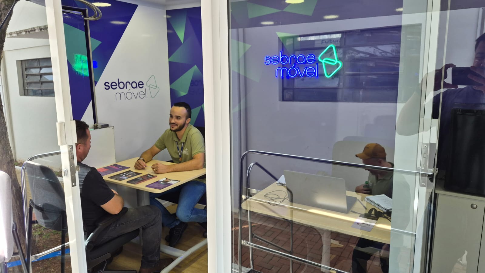 Para atendimento gratuito a empreendedores o Sebrae Móvel está no bairro da Estação