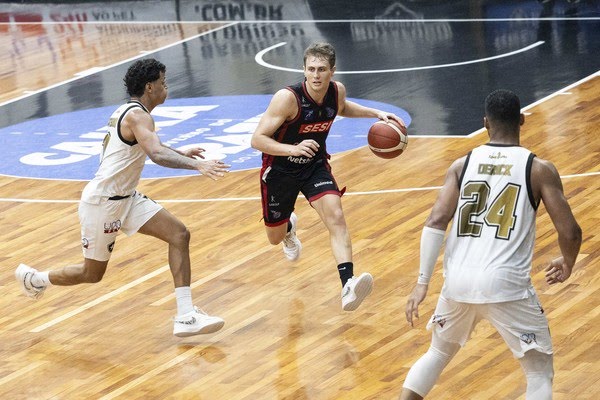 Oitavas no NBB terão quatro jogos nesta segunda-feira; Sesi Franca pega o Botafogo