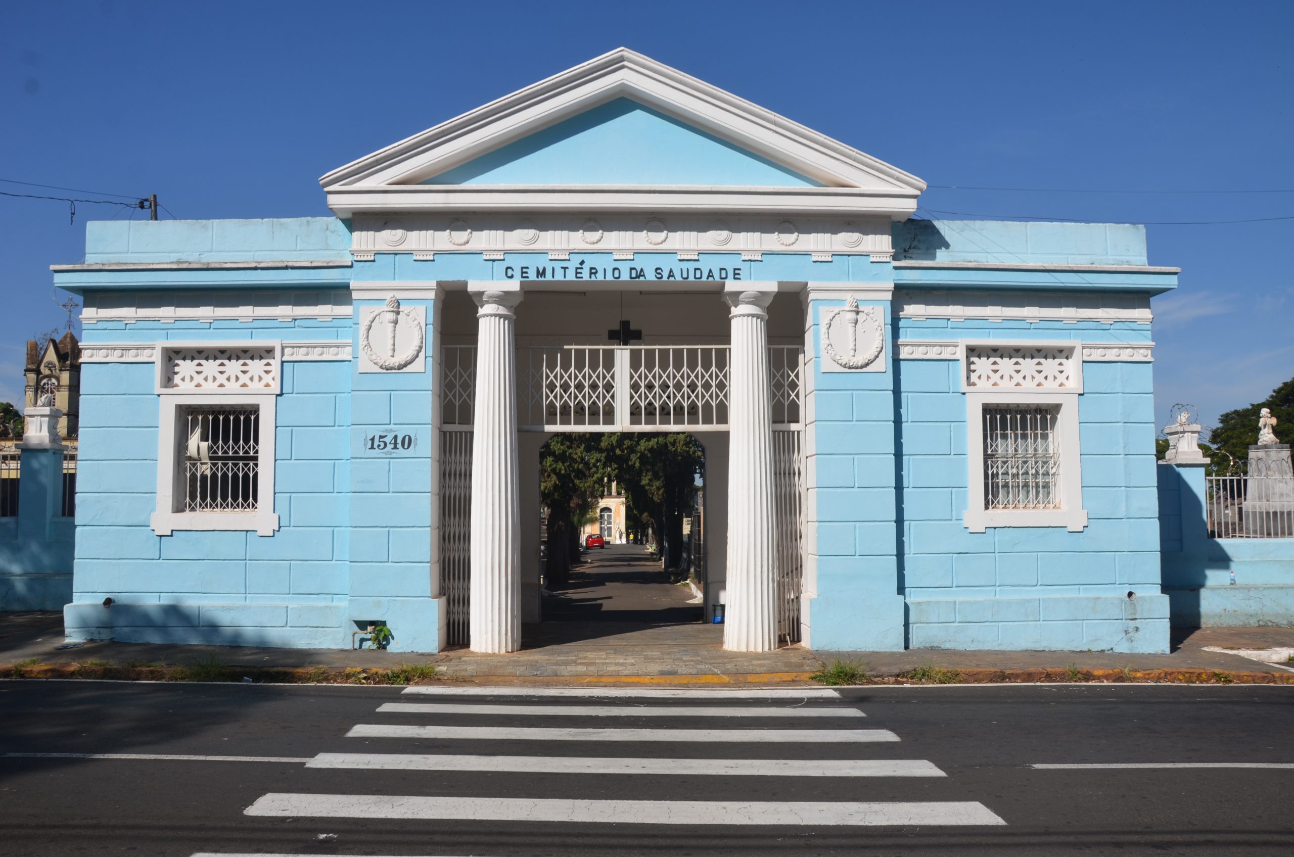 Franca abre leilão para comércio de flores no Dia das Mães