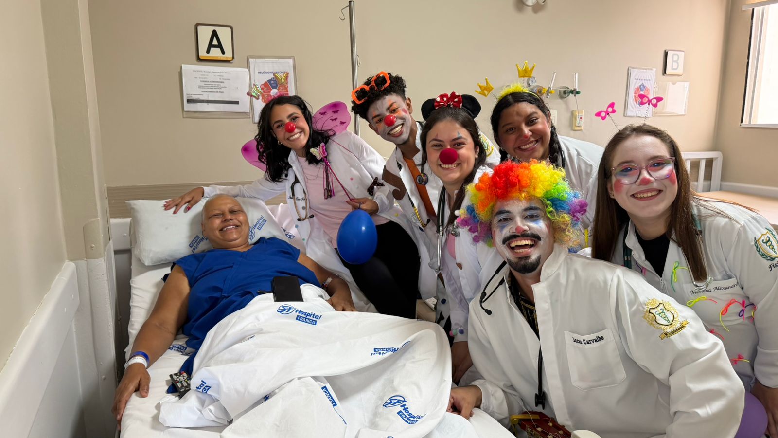 Palhaçoterapia leva alegria ao Hospital Regional de Franca