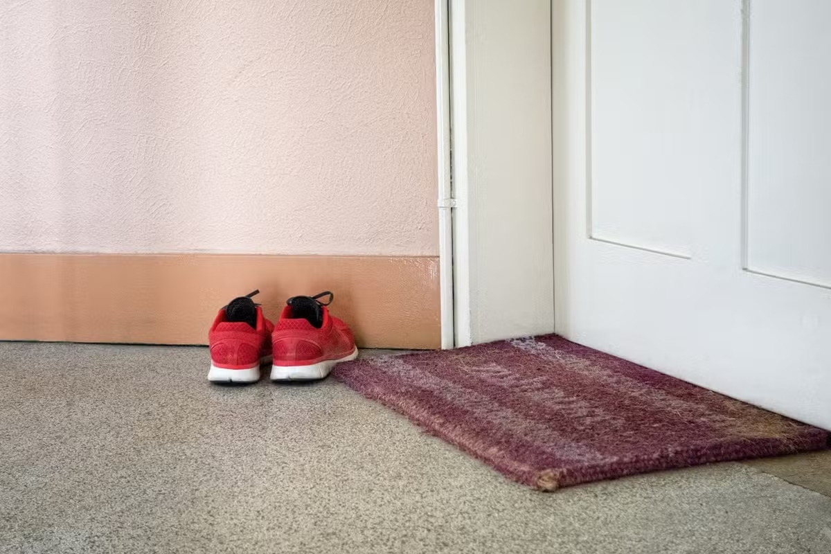 Ter capacho na porta do seu apartamento pode colocar sua segurança em risco!