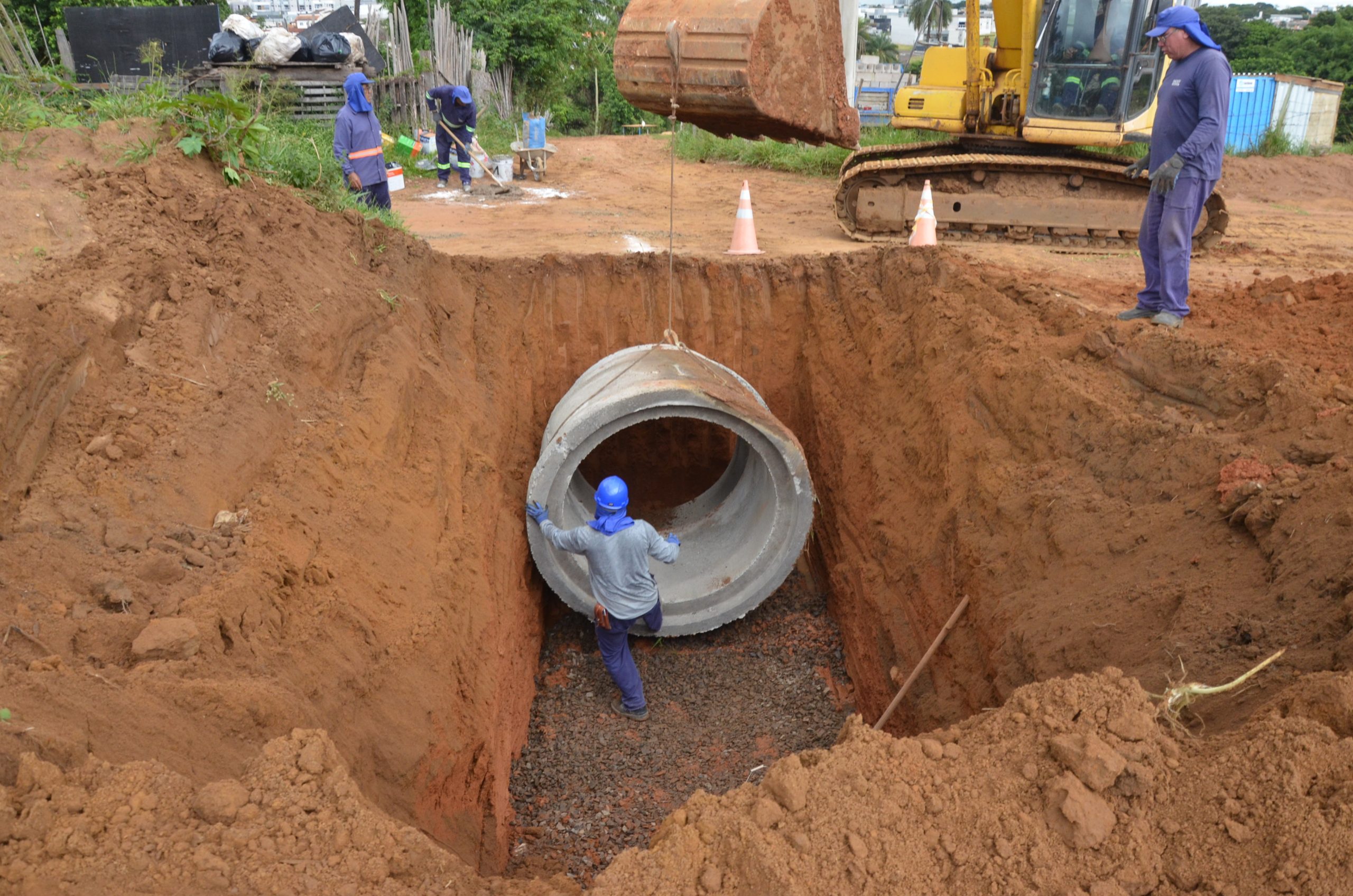 Obras na rua de acesso ao Hospital Estadual avançam com drenagem e galerias