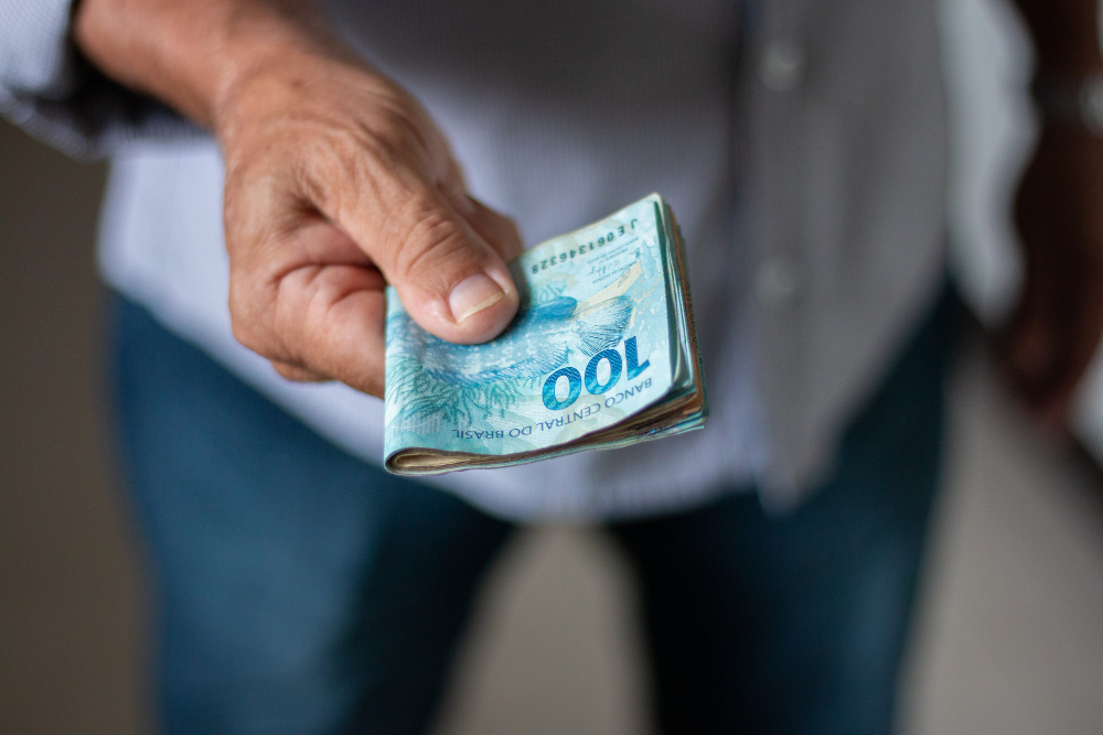 Salário mínimo de 2027 deve ser R$ 1.717, segundo proposta orçamentária do governo