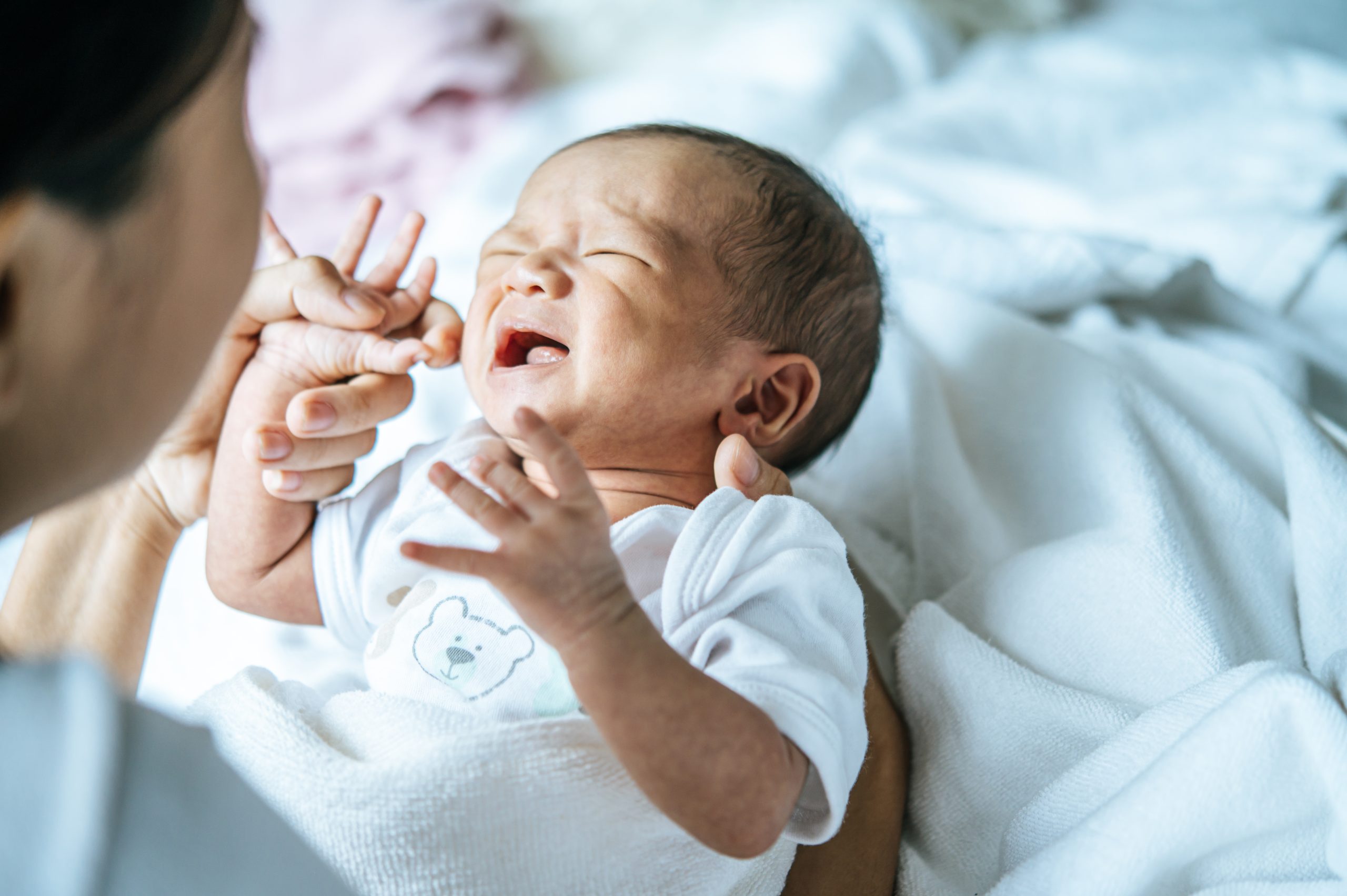 Cólica em recém-nascidos: saiba como aliviar o choro e acalmar seu bebê