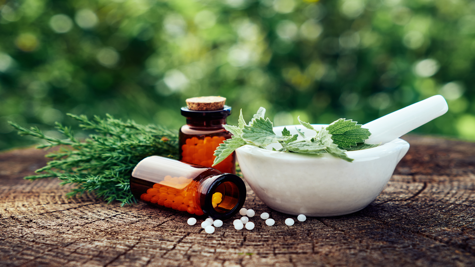Homeopatia continua em alta: Conforto para a crise ou ilusão arriscada?