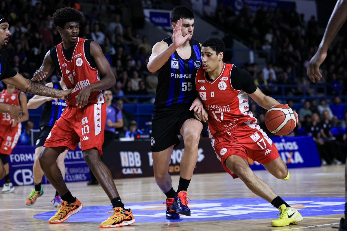 Pinheiros volta a vencer Paulistano em SP e fica a um passo das semifinais do NBB