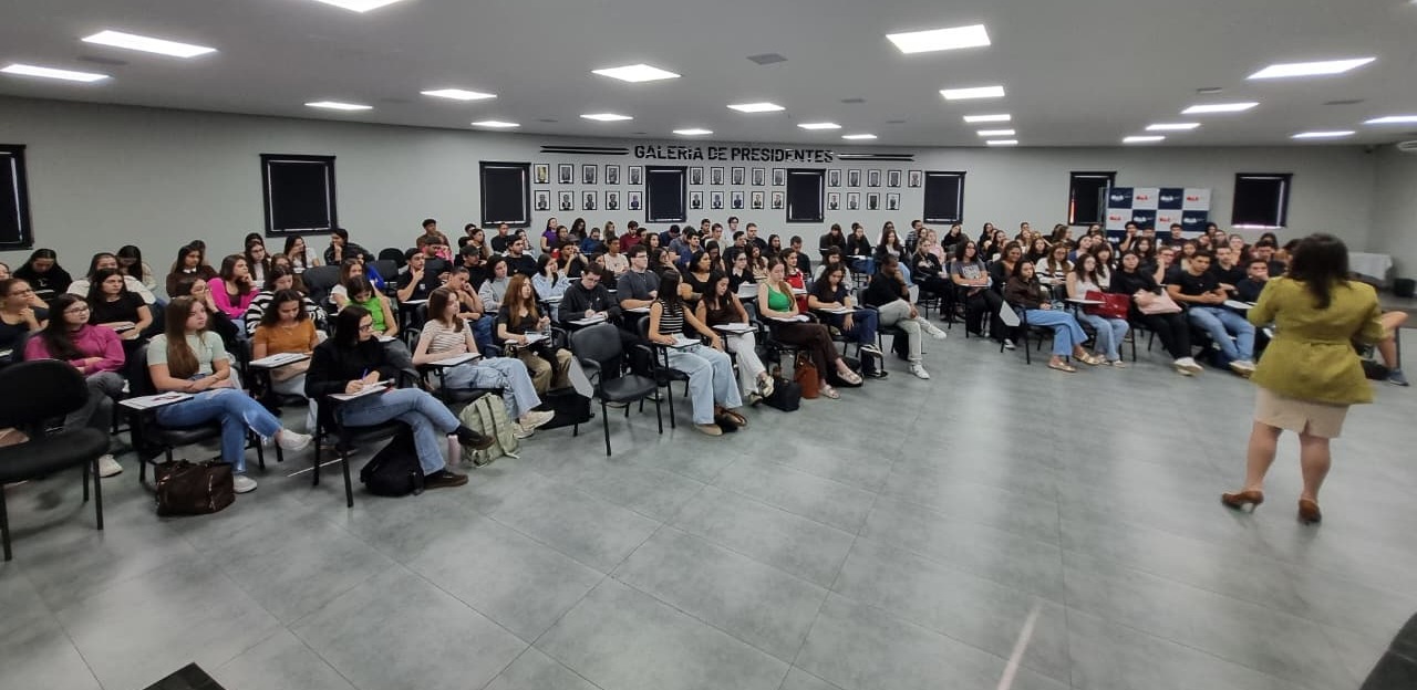 OAB Franca recebe 300 calouros da FDF para apresentar pilares da carreira jurídica