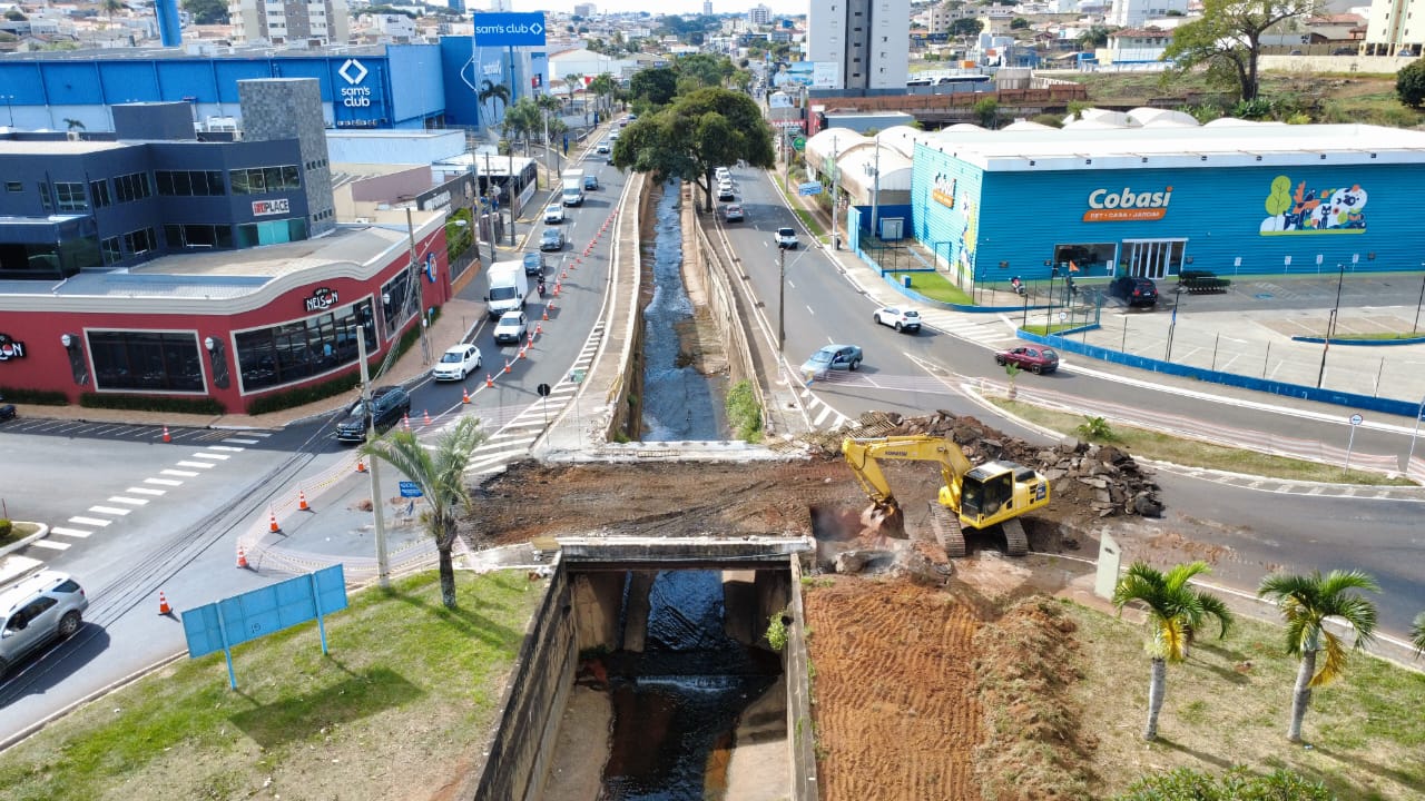 Obras antienchentes provocam mudanças no trânsito da Ismael Alonso y Alonso