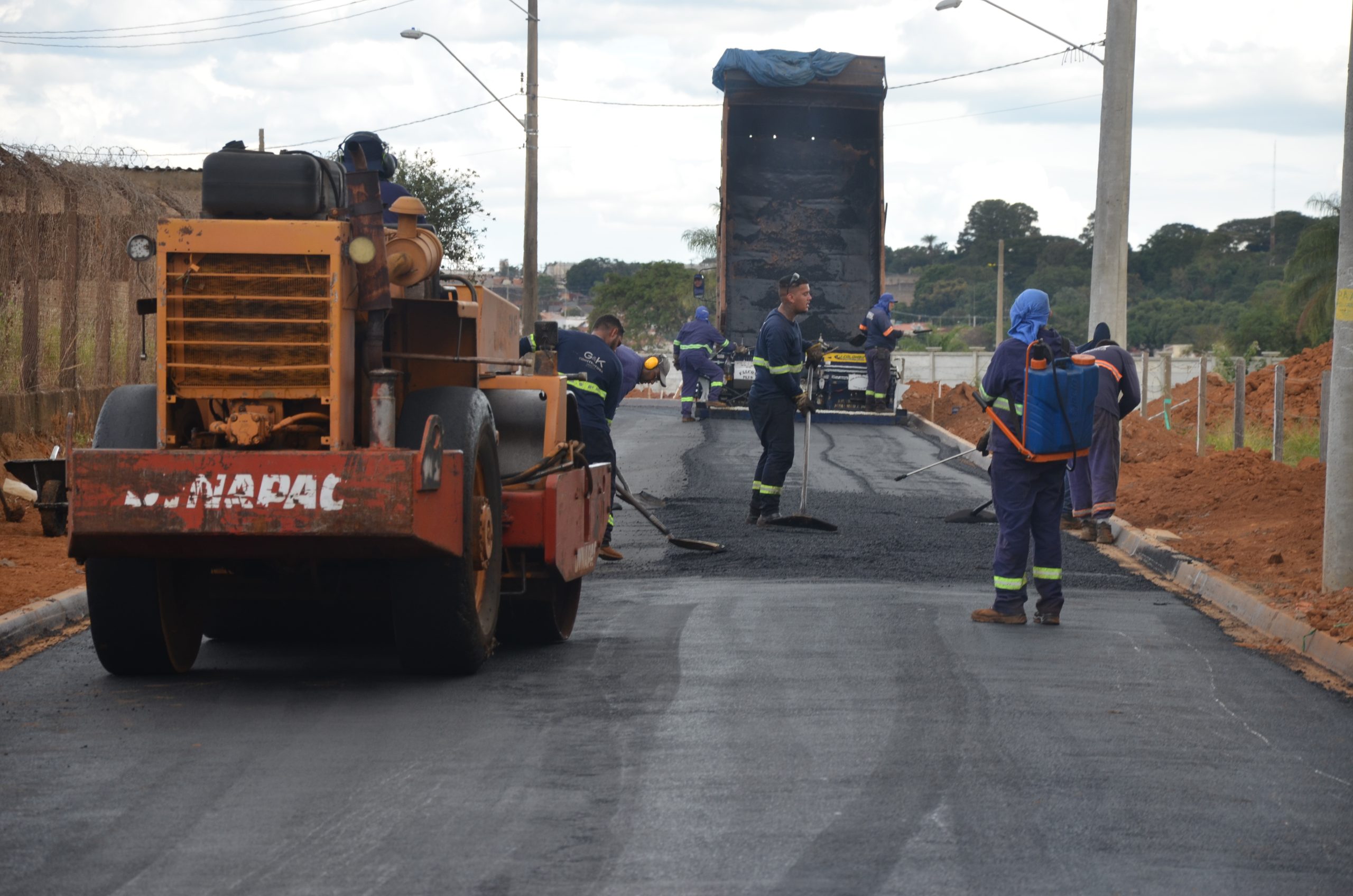 Hospital Estadual: rua de acesso recebe asfalto para inauguração nesta quinta, 28