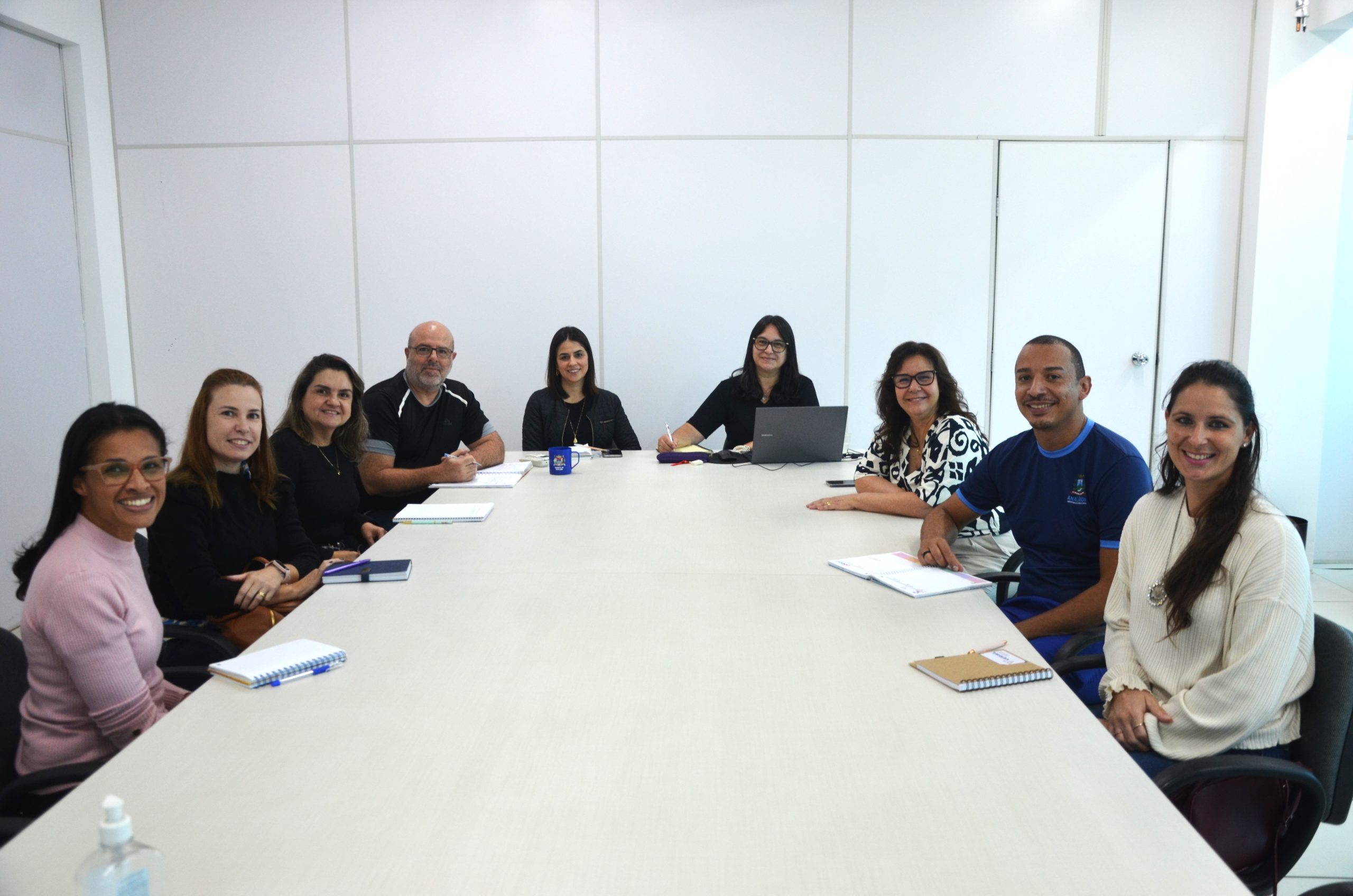 Franca recebe comitiva de Analândia para intercâmbio de práticas educacionais