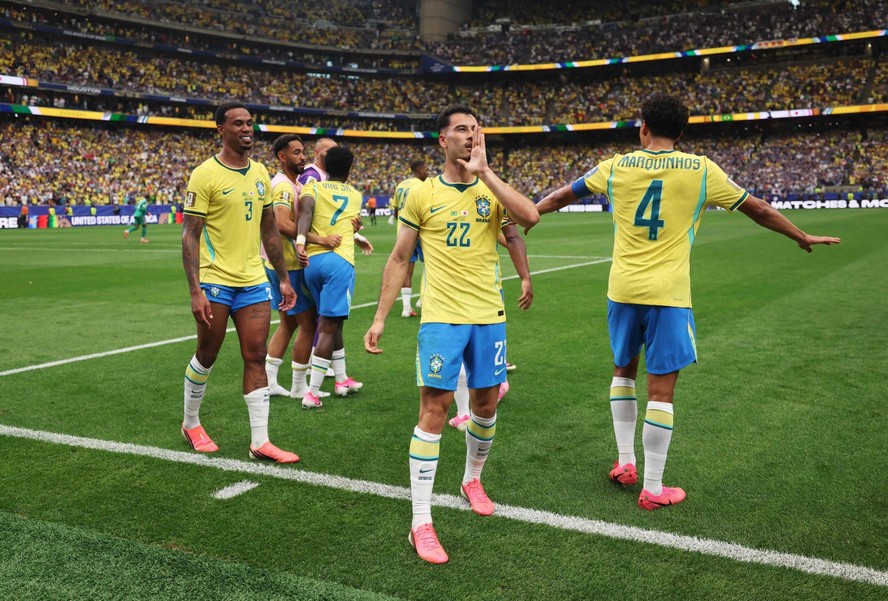 Brasil vence Japão por 2 a 1 nos acréscimos e avança às oitavas da Copa do Mundo
