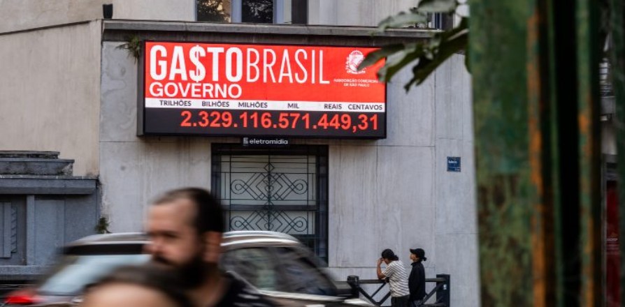Brasileiros já pagaram R$ 2 trilhões em impostos ainda no primeiro semestre