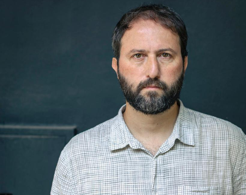 Julián Fuks vem ao Sesc Franca na quarta (17) para debater literatura e memória