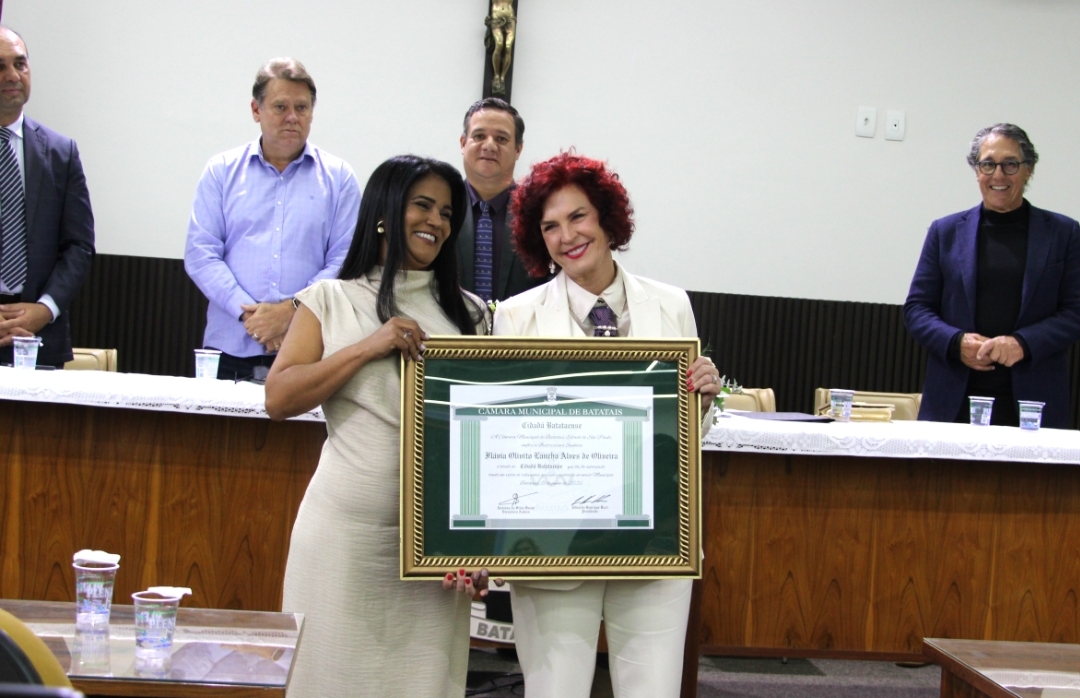 Flávia Lancha recebe título de Cidadã Batataense em emocionante sessão na Câmara
