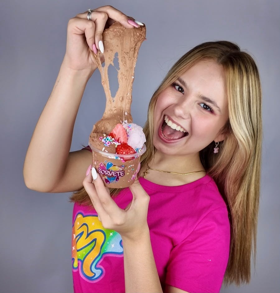 Influenciadora Mel Slime participa de evento infantil no Franca Shopping
