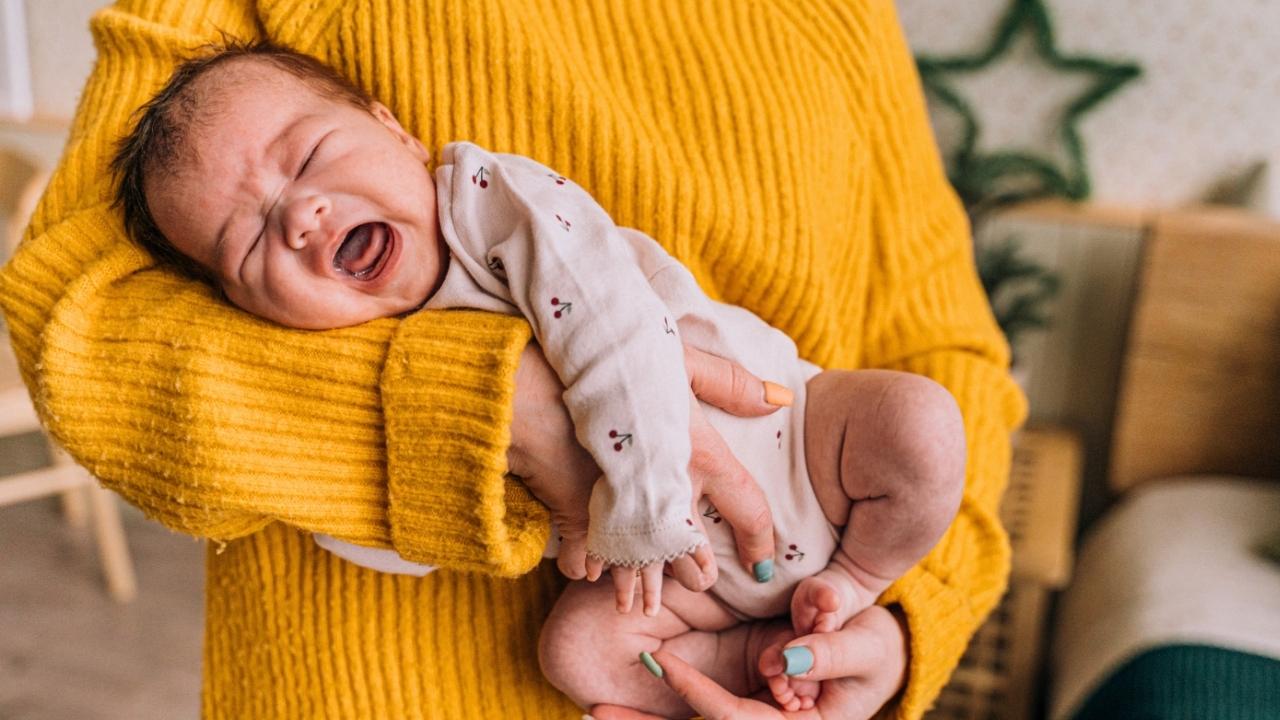 Bebês e choro: sinais que ajudam a entender a necessidade do pequeno