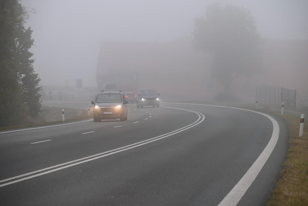 Neblina exige atenção redobrada dos motoristas nas rodovias e mesmo na cidade