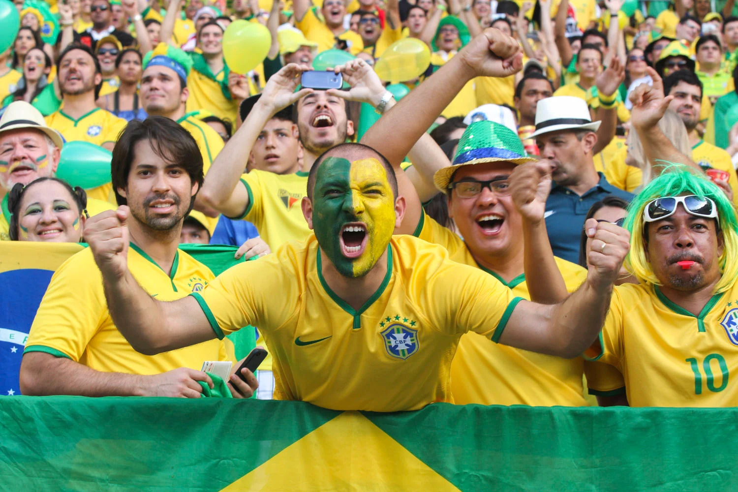 Churrasco, boteco e até radinho: Franca entra no clima da estreia do Brasil na Copa