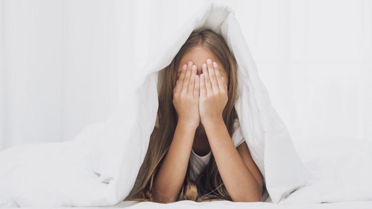 Seu filho acorda assustado? Entenda o que é terror noturno e como agir