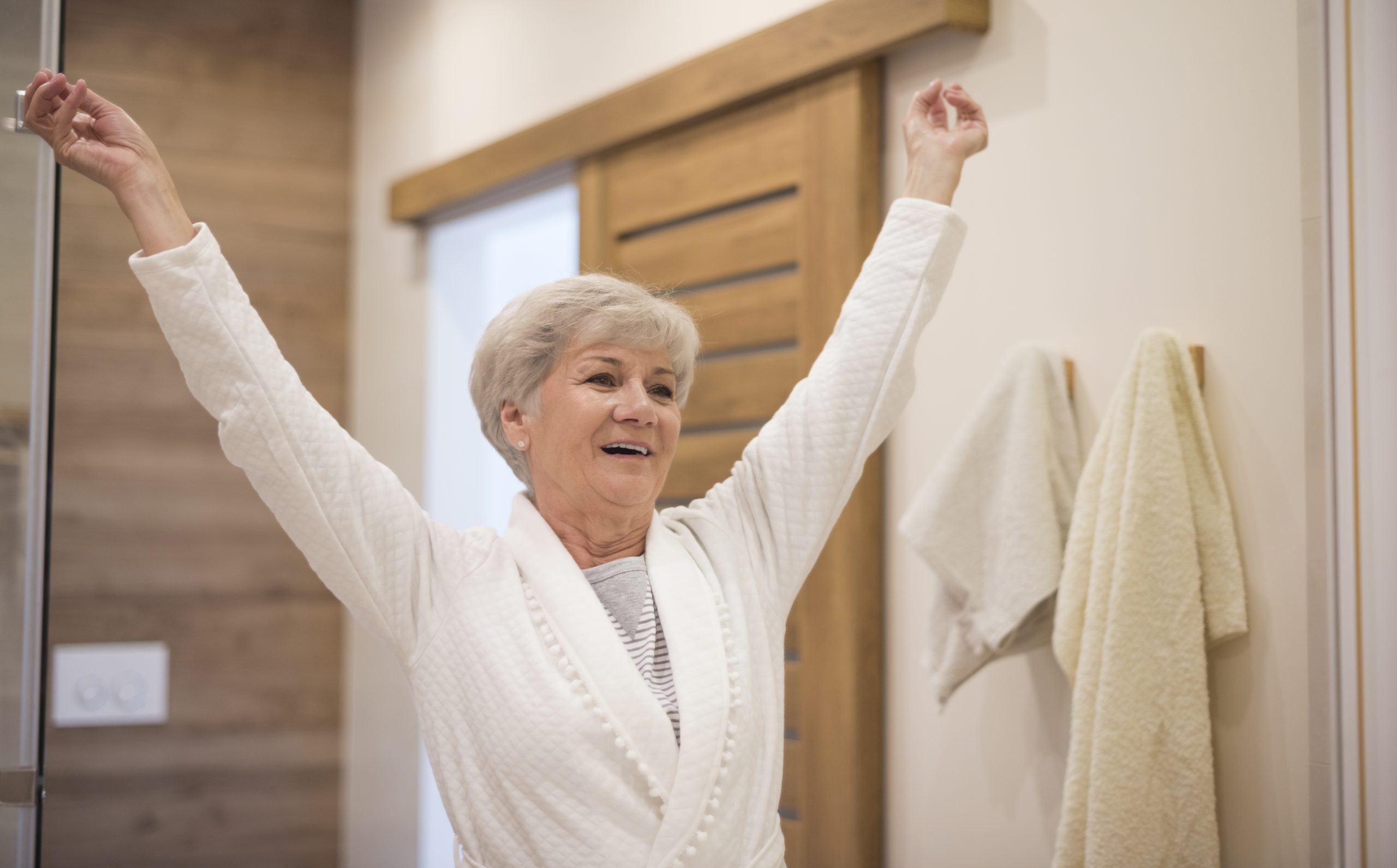 Qual é o melhor horário para começar o dia depois dos 60 anos? Descubra agora!