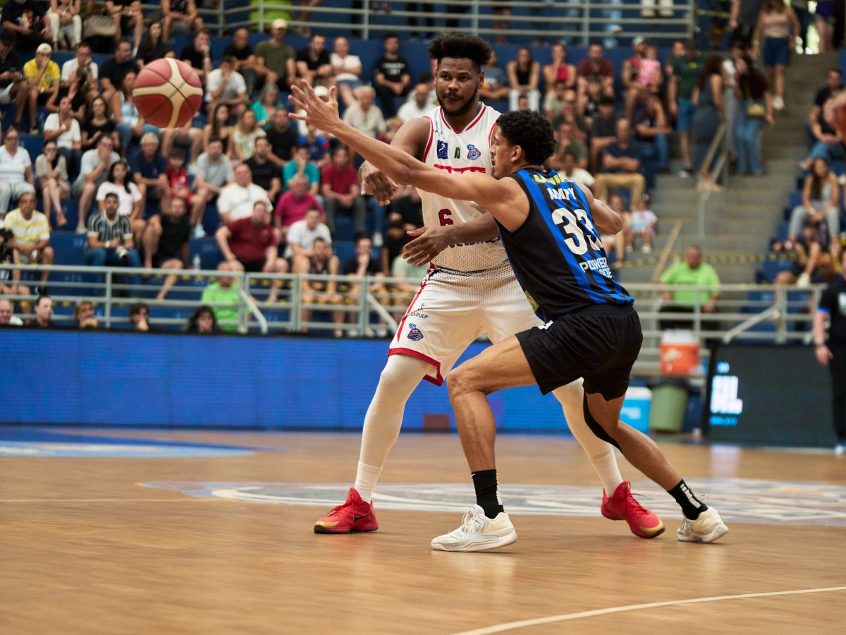 Com a energia da torcida, Cristiano Felício reencontra o seu melhor basquete