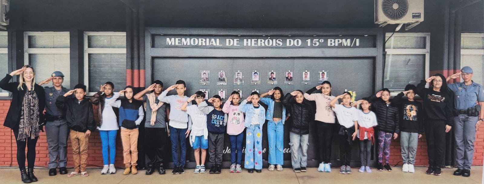Com ajuda da IA, professora de Franca cria capas de caderno com o sonho dos alunos