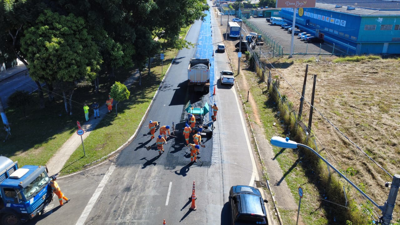 Com verba de R$ 26 milhões, frentes de recapeamento chegam à Avenida Willian Azzuz