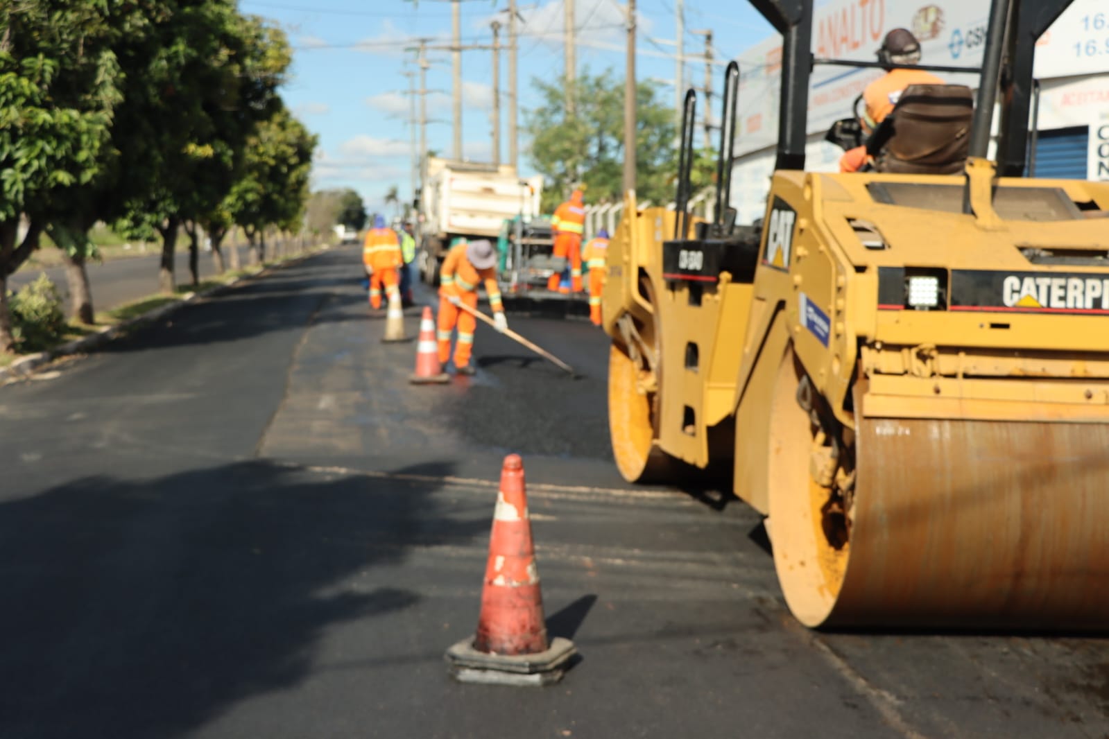 Recapeamento avança na Avenida Eufrásia Petráglia; veja as próximas vias atendidas