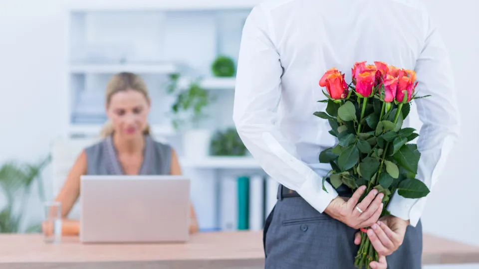 É preciso estar amando para assumir um relacionamento? Especialistas explicam!
