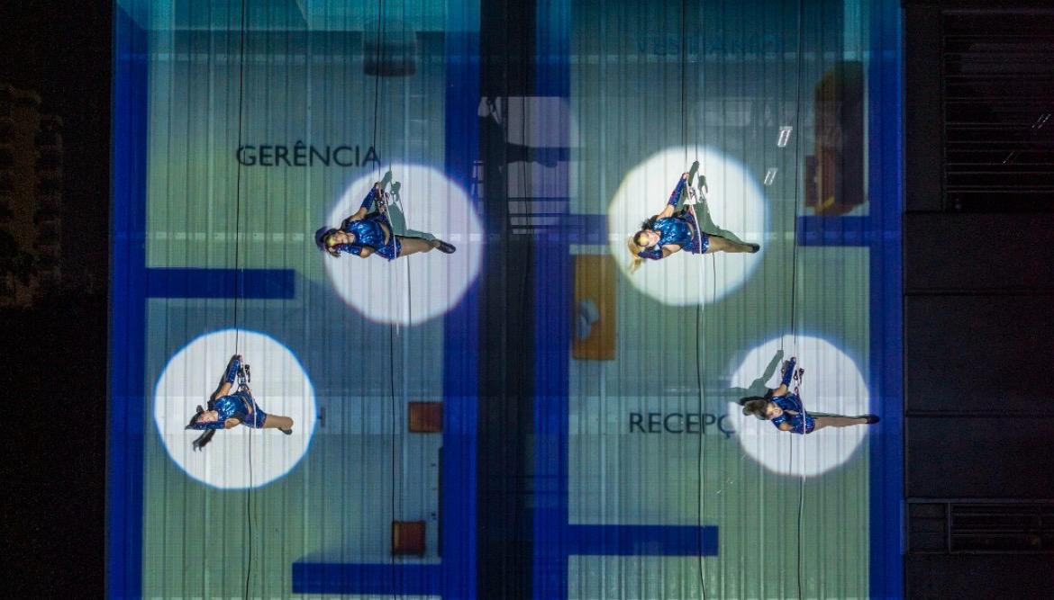 Espetáculo gratuito de dança vertical transforma as paredes do Sesc Franca em rio