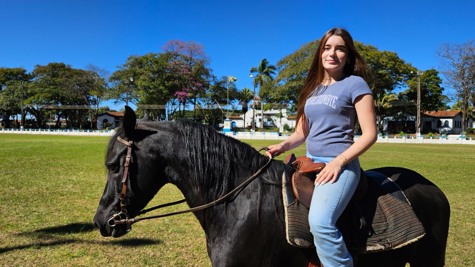 Veja a história da menina que cresceu vendo as Cavalhadas e agora será sua princesa
