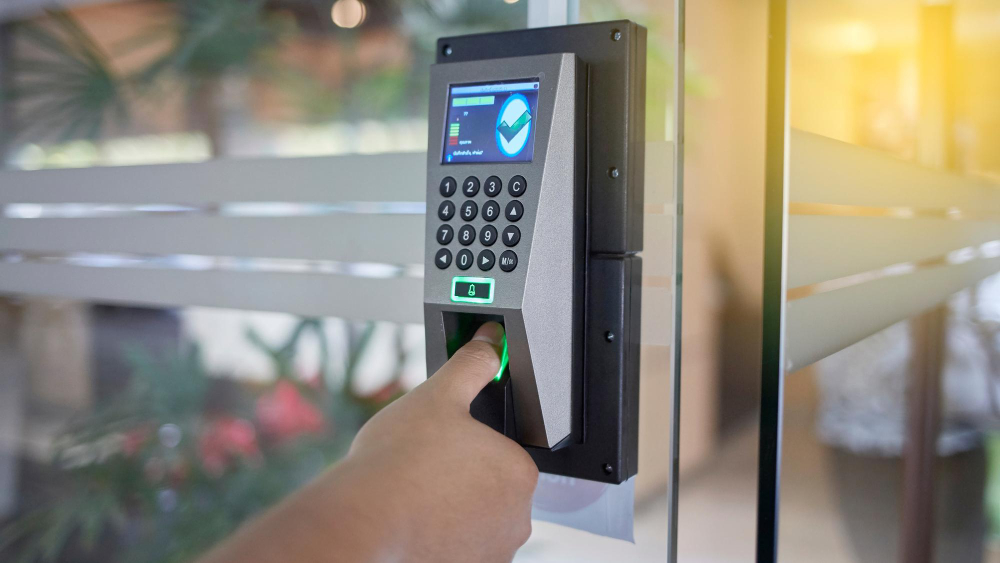 Franca discute melhorar a comunicação das famílias e escolas com biometria digital