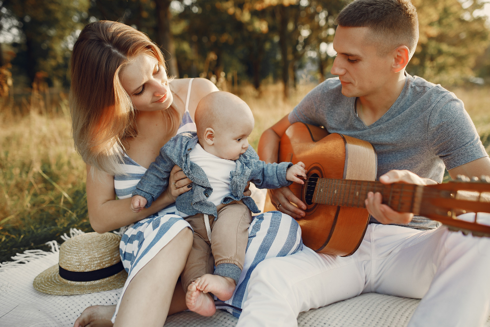 Cantar para o seu bebê ajuda na fala? Veja a explicação dada pela fonoaudióloga
