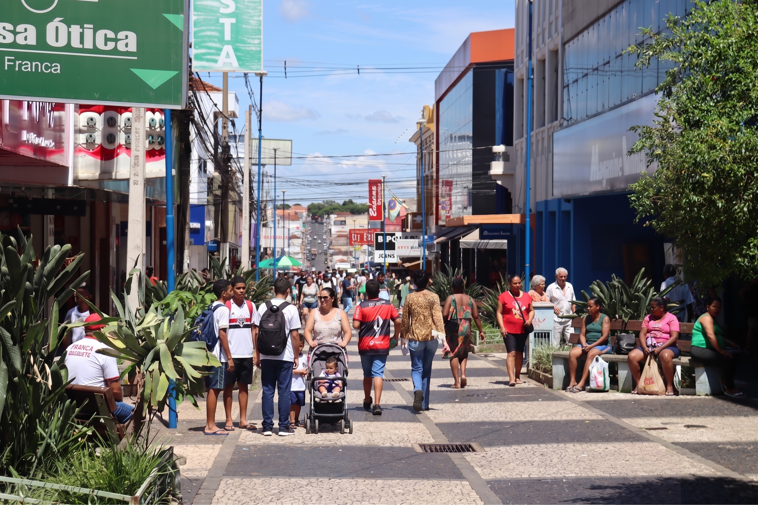 Franca tem alta de 41% no varejo de vestuário e amplia geração de oportunidades