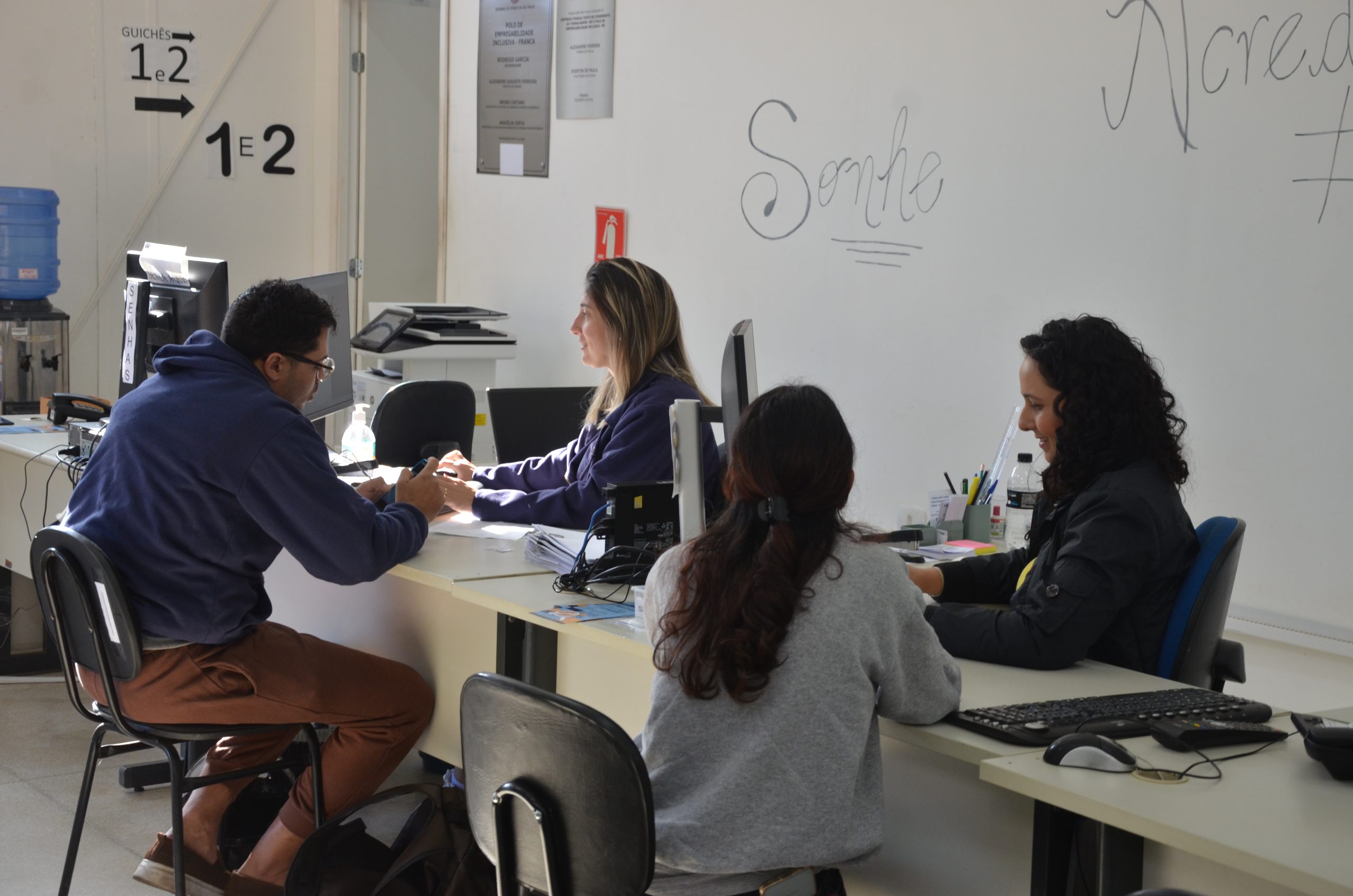 Emprega Franca abre a semana com 226 vagas de emprego e processo seletivo presencial