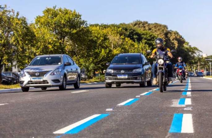 Franca discute implantação da Faixa Azul, espaço exclusivo para motos nas avenidas