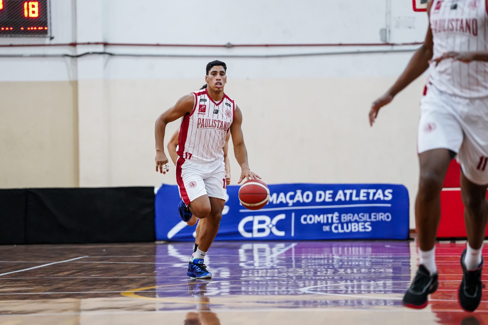Tovar lidera vitória do Paulistano sobre o Sesi Franca em duelo de invictos