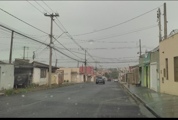 Clima vira em Franca, com 17°C e chuva fina, encerrando sequência de dias secos