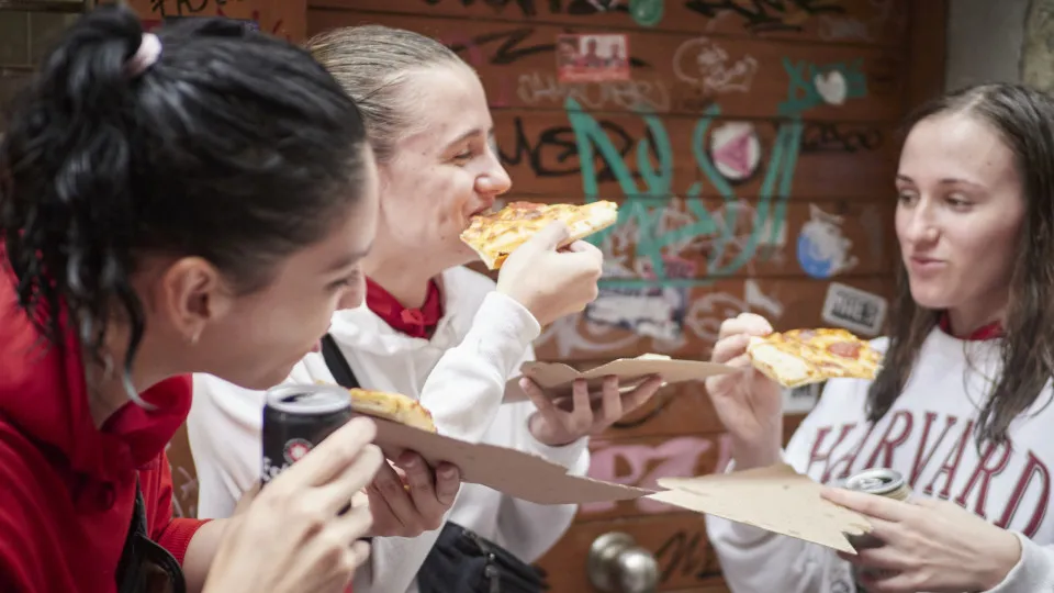 Férias sem sustos: saiba como evitar a intoxicação alimentar em viagens de julho