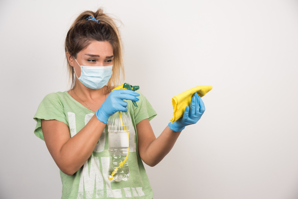 Misturar produtos de limpeza pode ser perigoso: saiba quais combinações evitar
