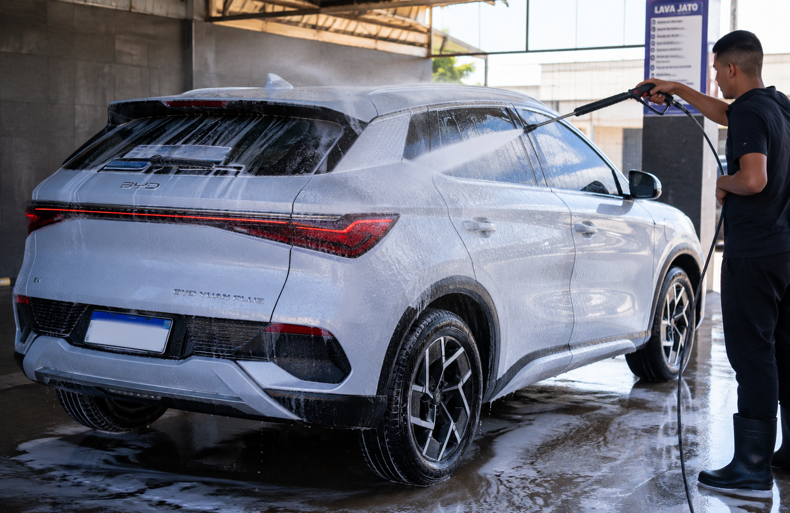 Carros elétricos exigem nova forma de lavagem, mas o setor ainda não está preparado